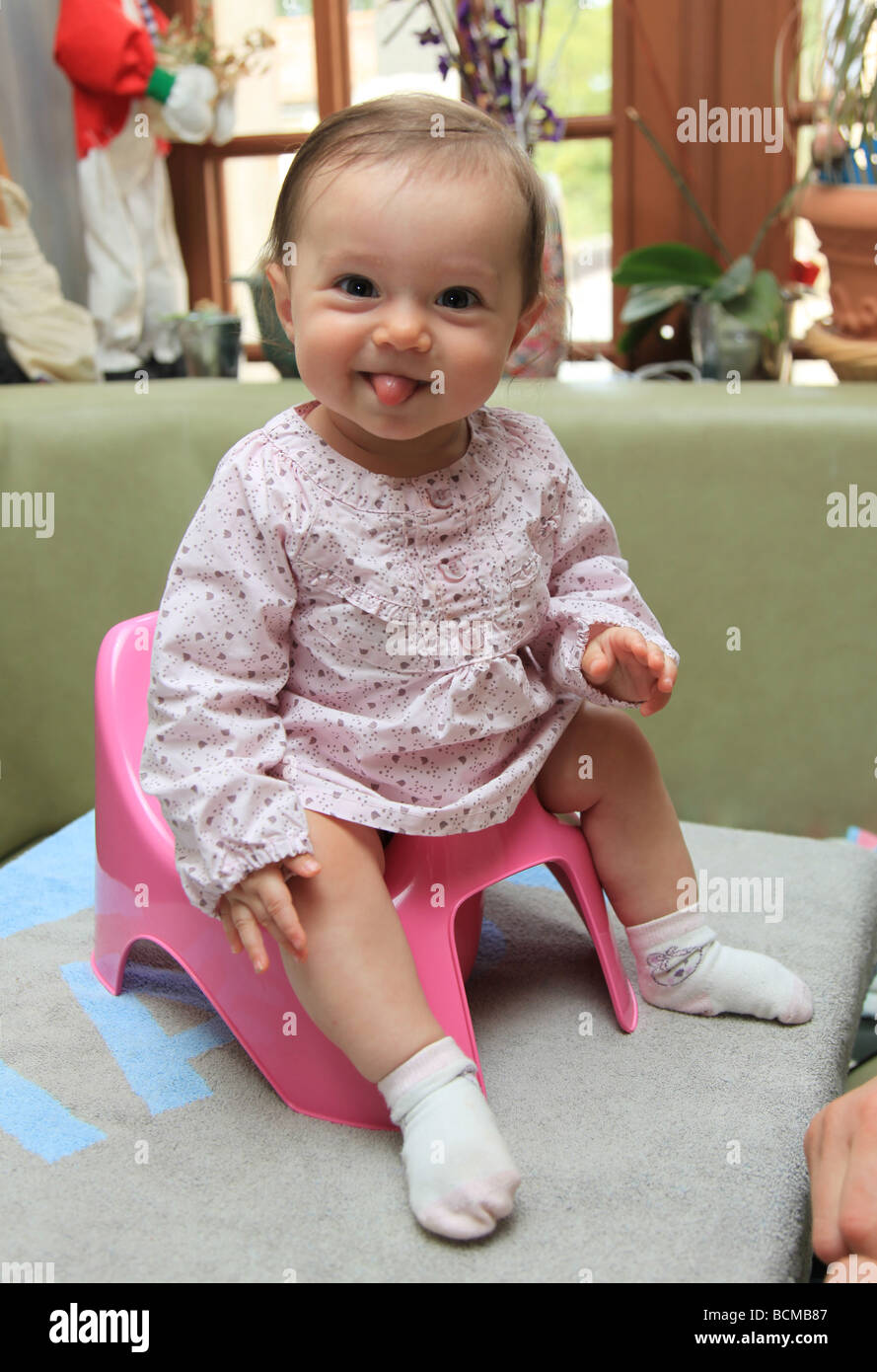 6 mois bébé fille Photo Stock - Alamy