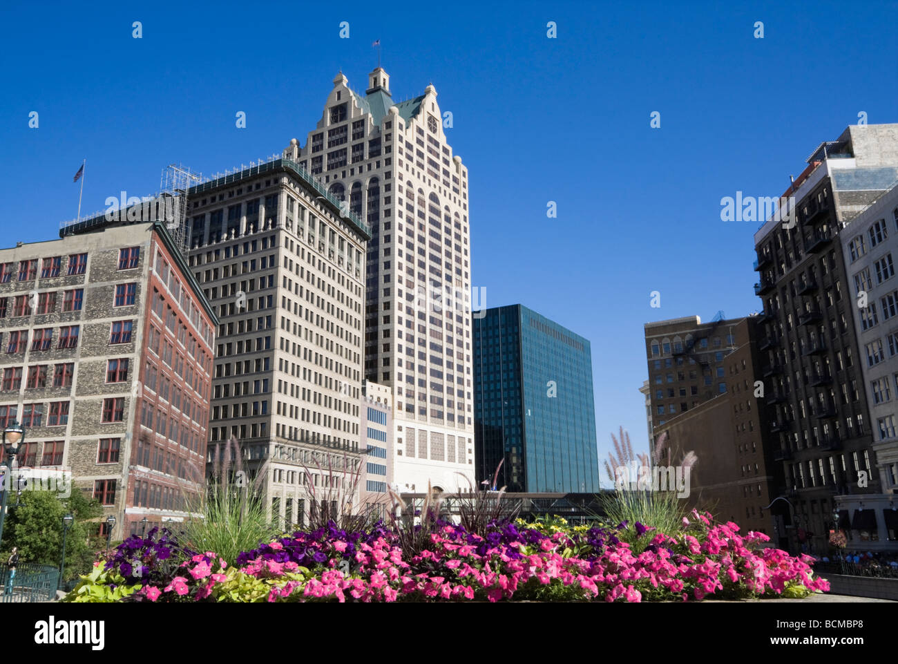 Flowers in downtown Milwaukee Stock Photo Alamy