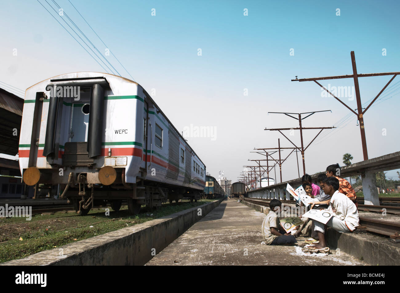 Open air peer education khulna railway station bangladesh Stock Photo