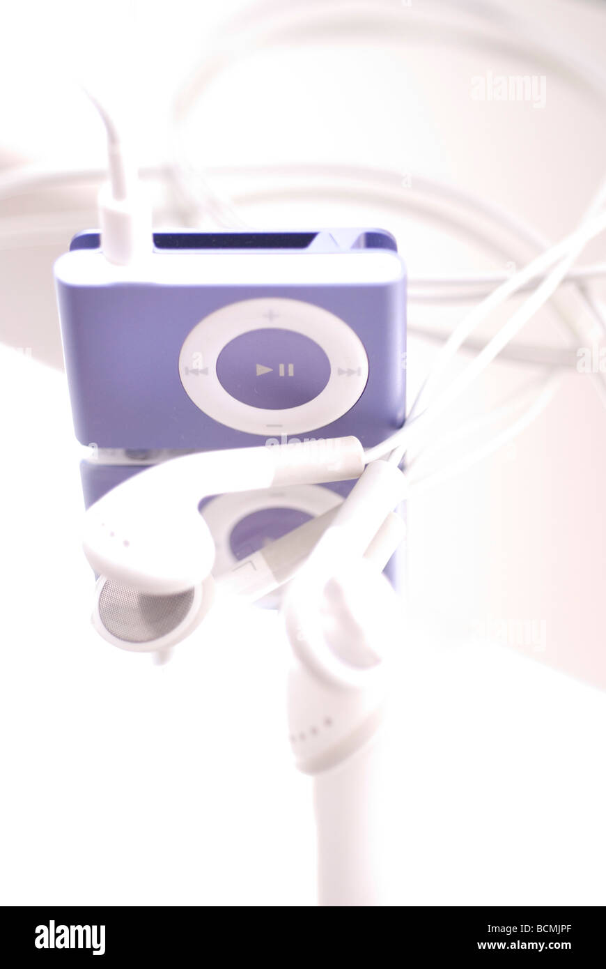 Ipod shuffle and earbuds details Stock Photo Alamy