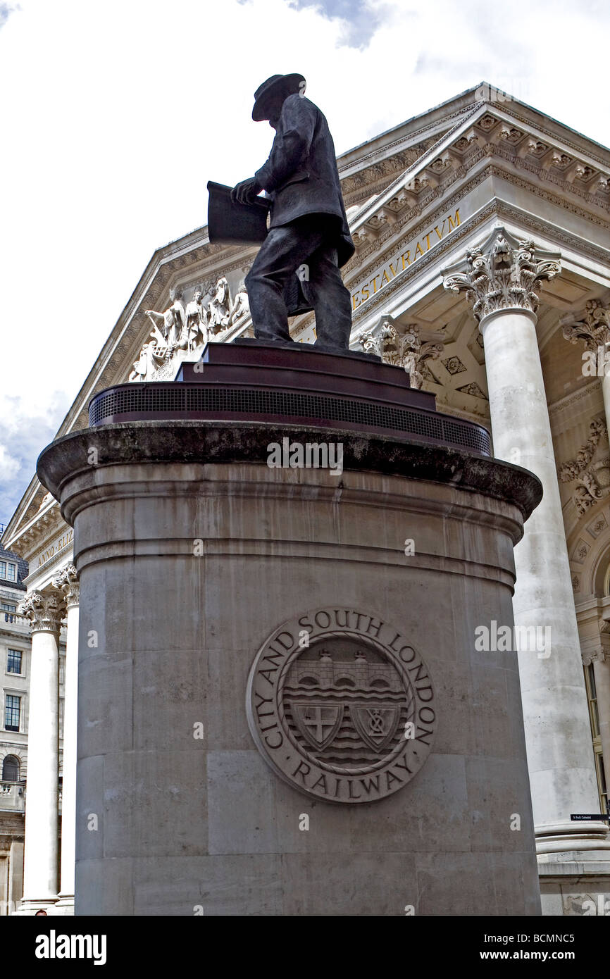 Royal exchange statue hires stock photography and images Alamy