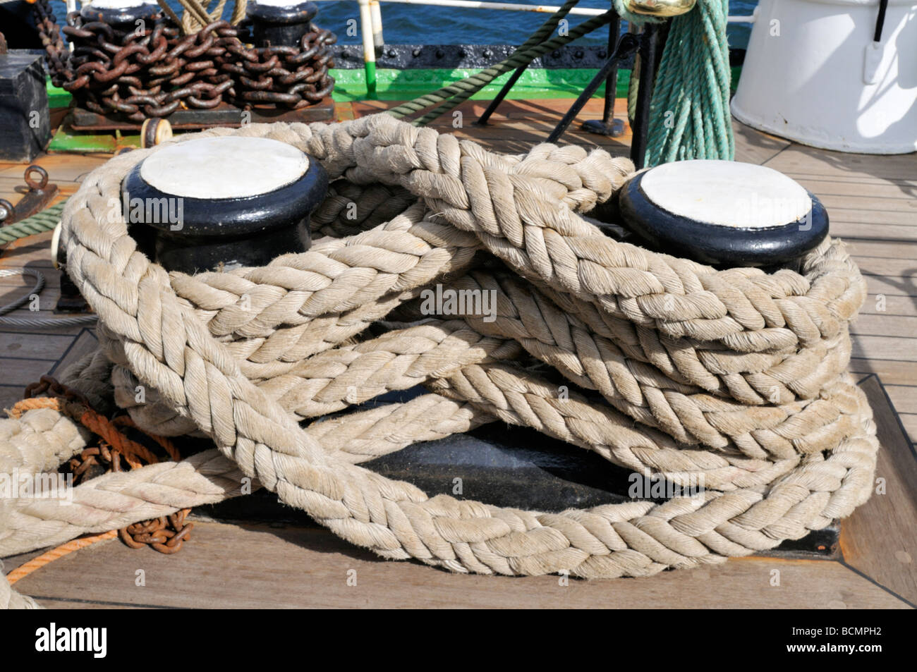 Ship tie down tie down hires stock photography and images Alamy