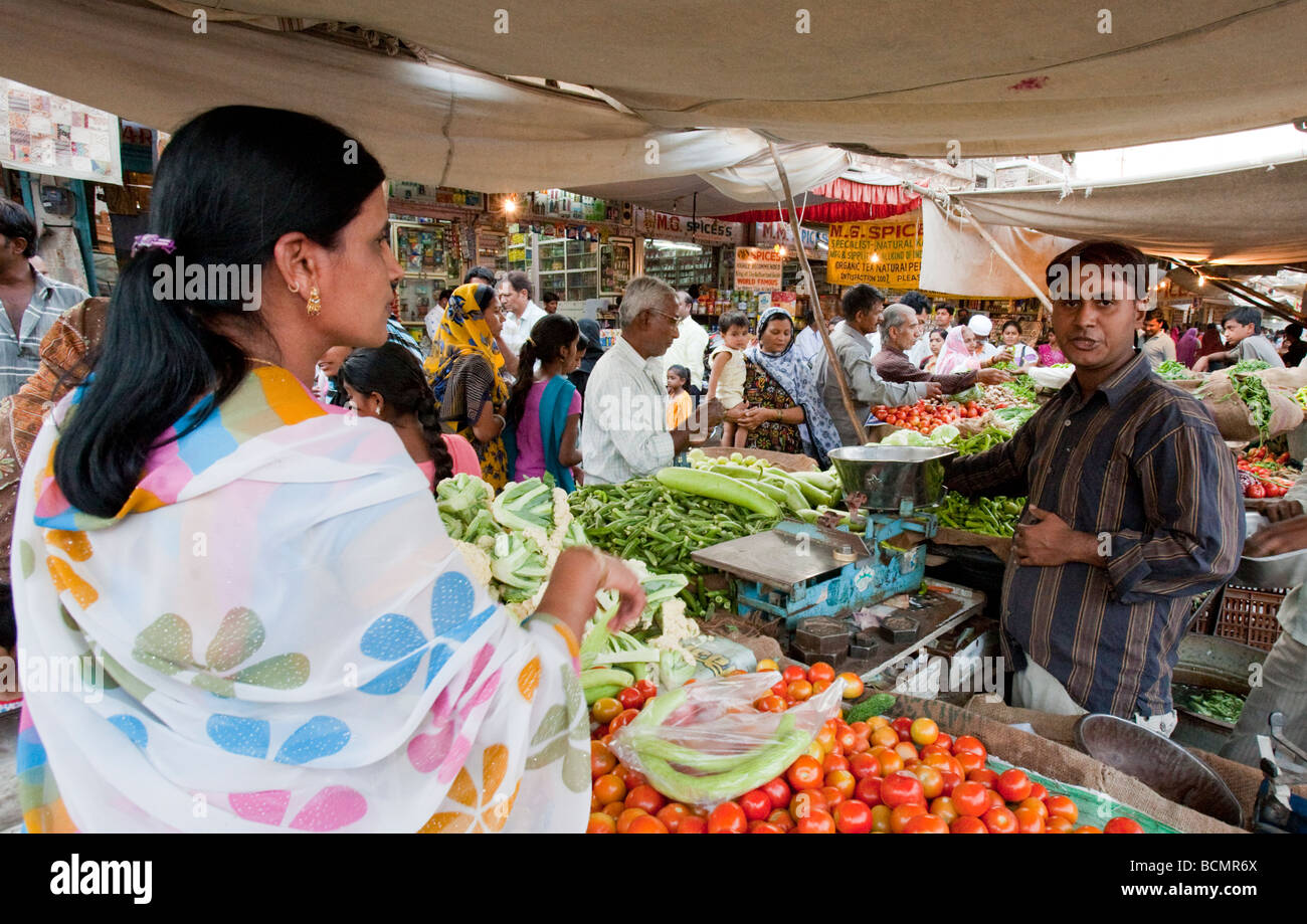 People shopping street market vegetables hi-res stock photography and ...