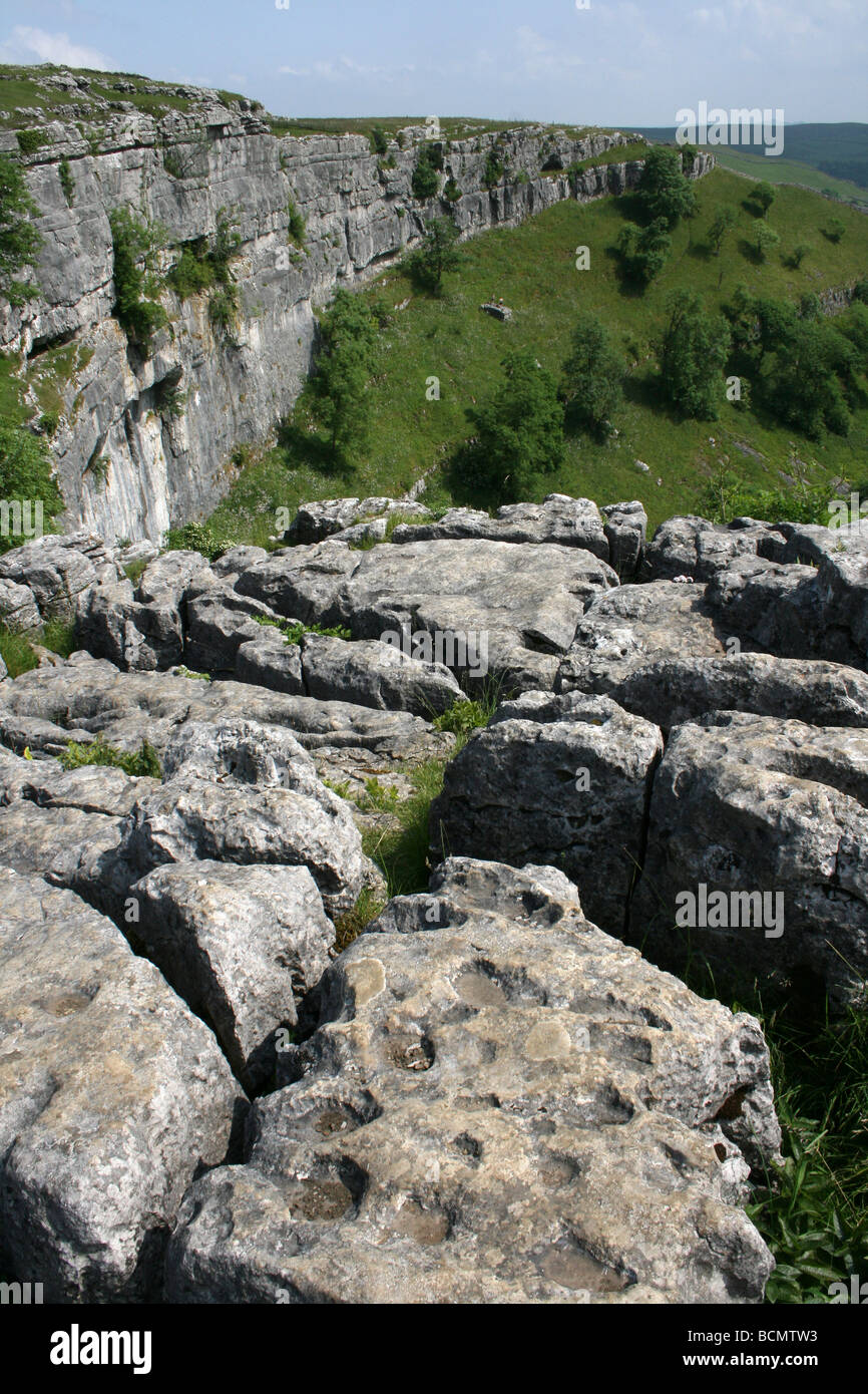 Limestone Pavement At Malham Cove, Yorkshire, England, UK Stock Photo