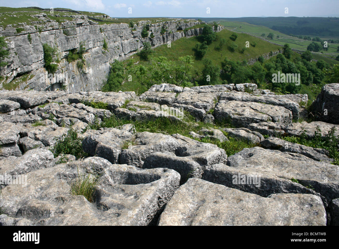 Limestone Pavement At Malham Cove, Yorkshire, England, UK Stock Photo