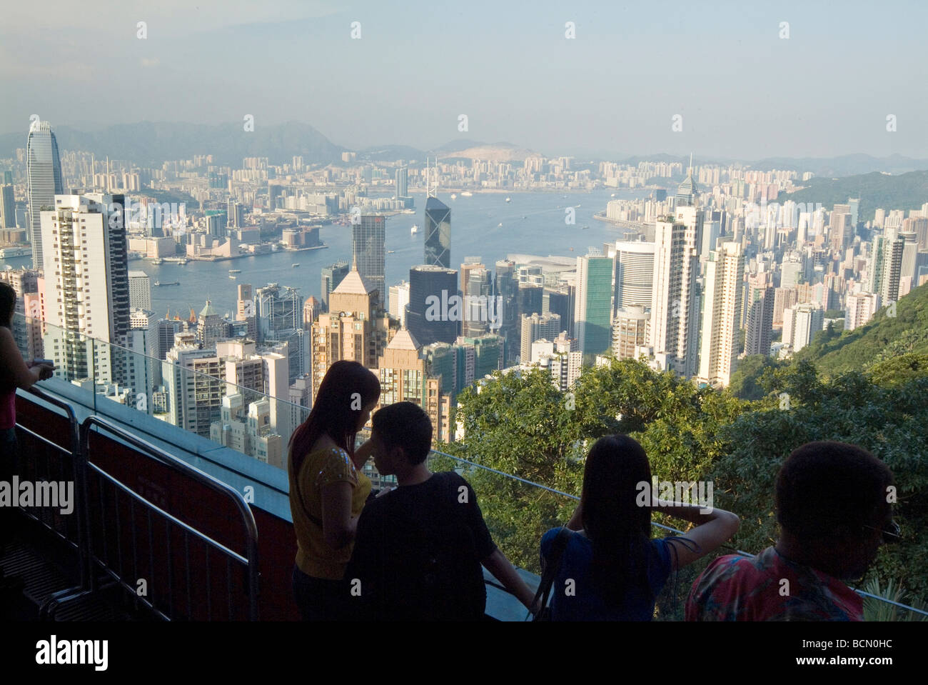 Tourists overlooking Central District from the top of Tai Ping Shan, Hong Kong, China Stock Photo