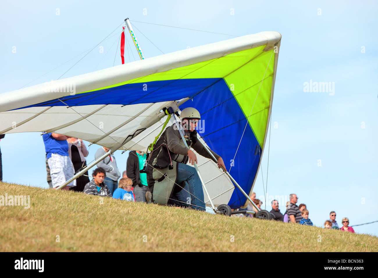 Pilot runs to get lift for his hang glider Stock Photo