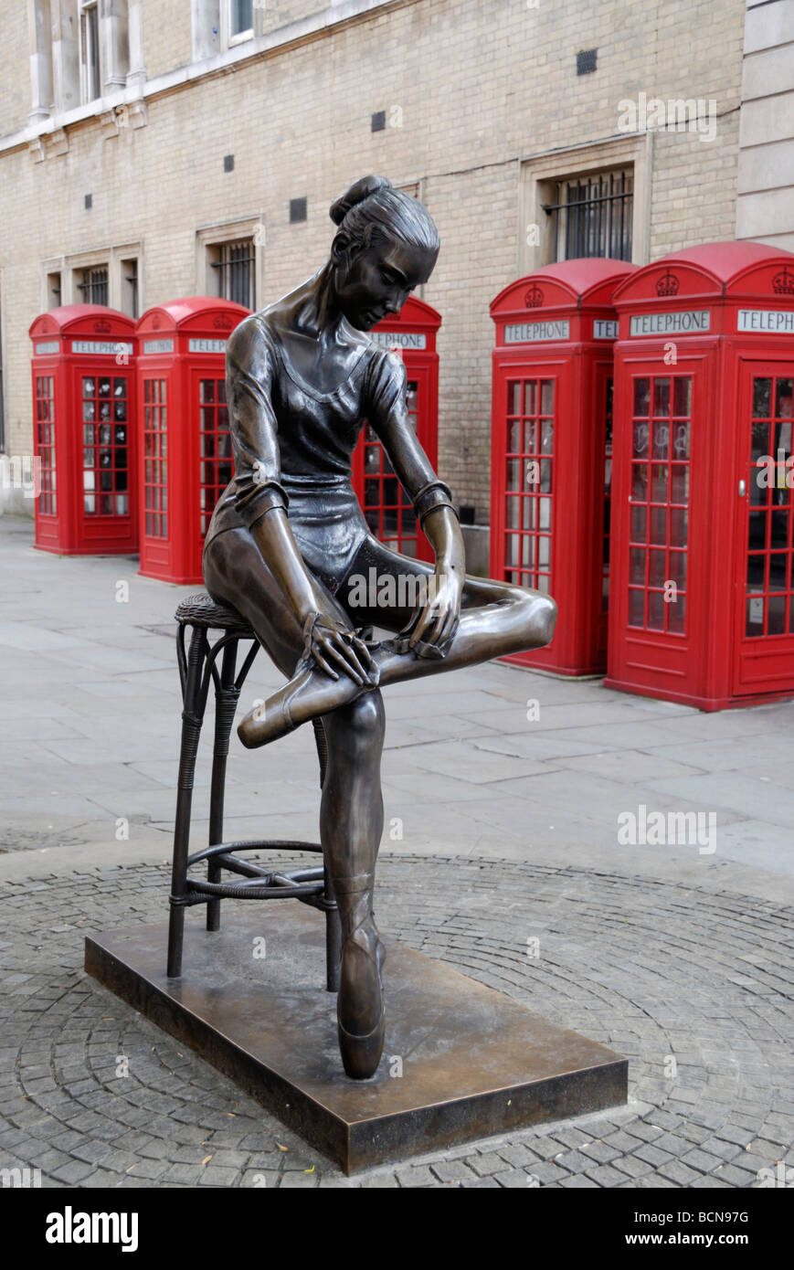 London ballerina hi-res stock photography and images - Alamy