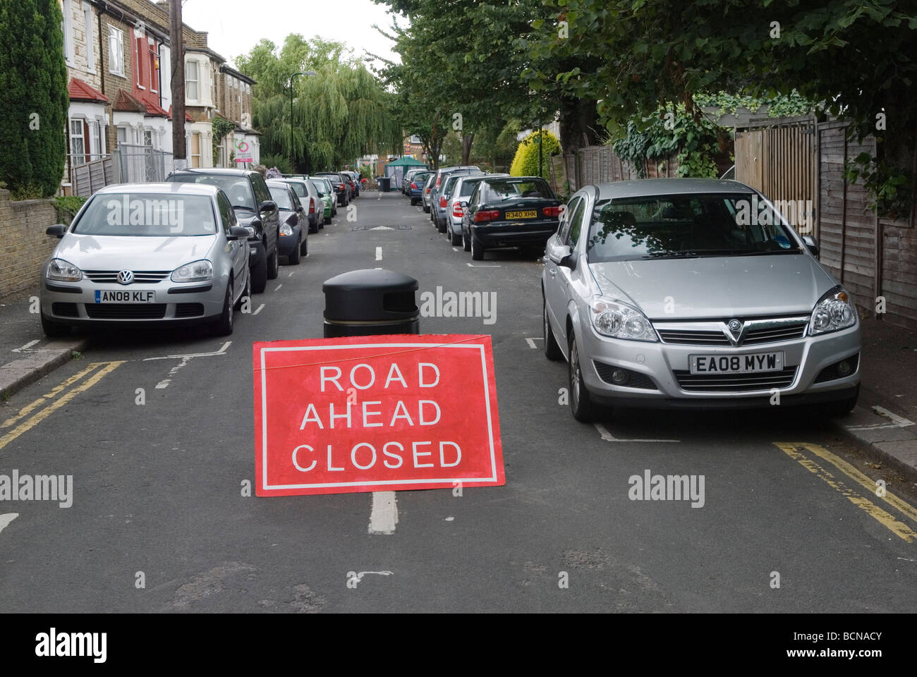 Street Party. The Big Lunch road closed sign. An Eden Project to help to build community cohesionLondon E17 UK 2009 2000s HOMER SYKES Stock Photo