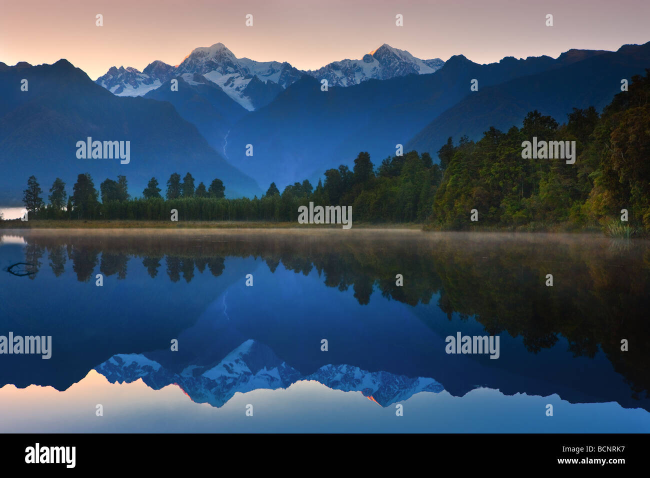 Sunrise Lake Matheson South Island New Zealand Stock Photo - Alamy