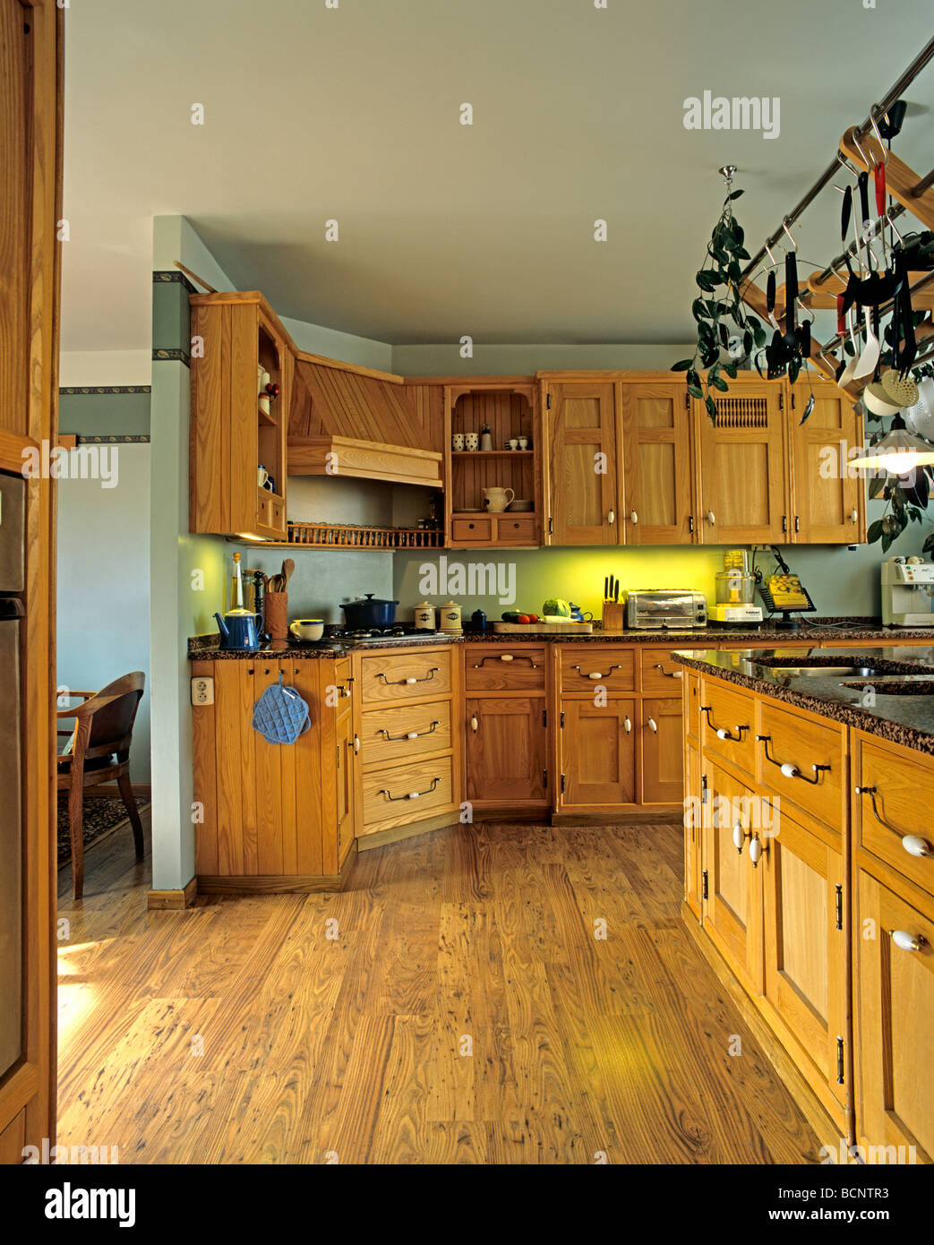 Old kitchen unit hi-res stock photography and images - Alamy