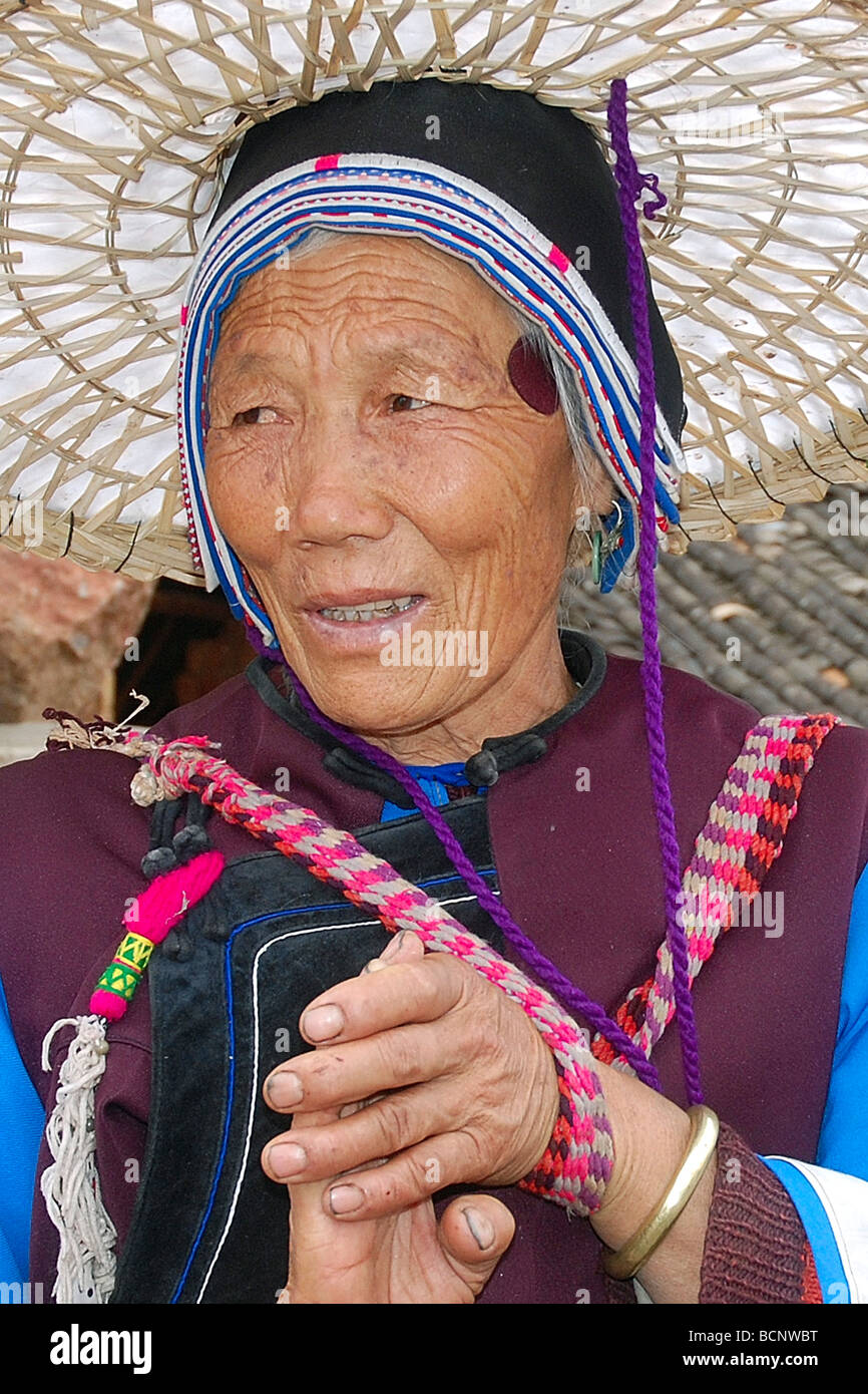 china yunnan portrait Stock Photo - Alamy