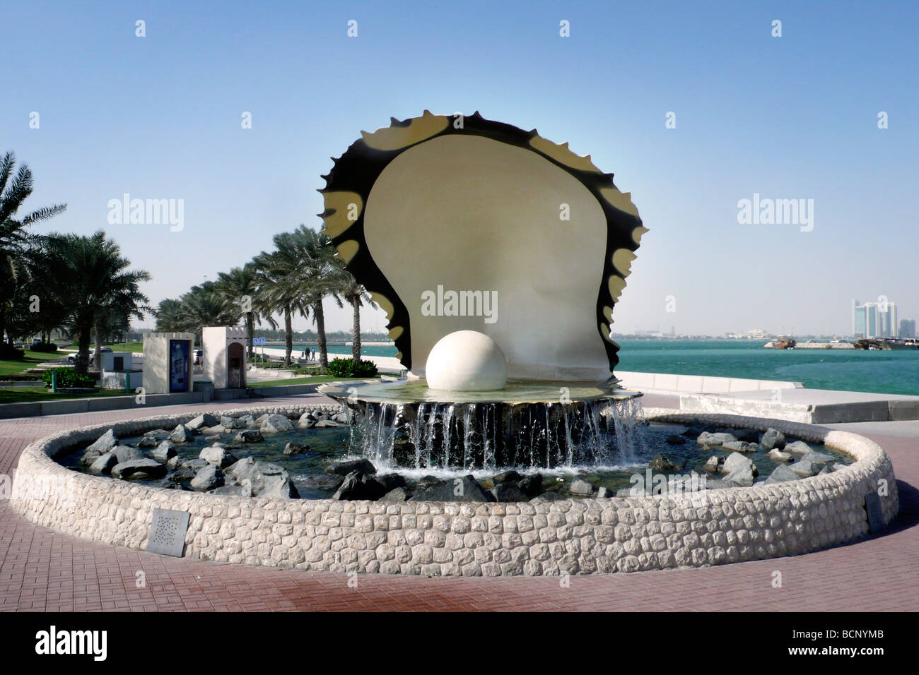 qatar doha fountain pearl on the corniche Stock Photo Alamy