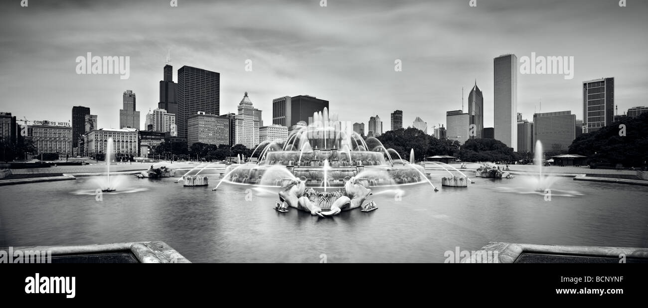 Chicago city skyline black white hi-res stock photography and images ...