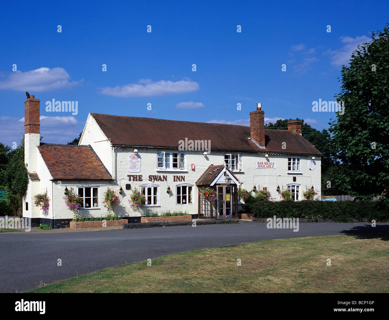 The Swan Inn on Hanley Swan village Green Stock Photo Alamy