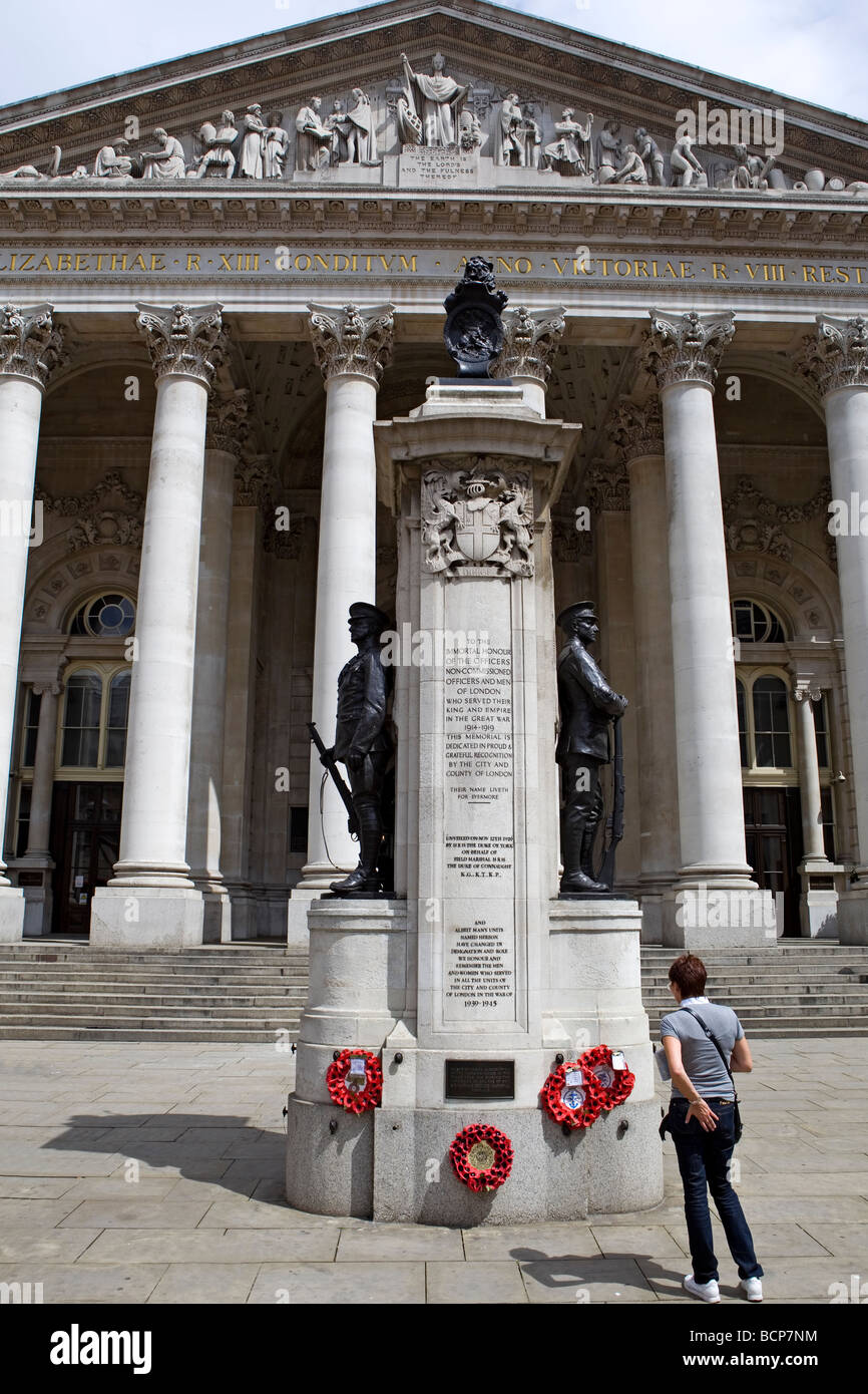 Memorial Statue outside London Royal Exchange building Stock Photo Alamy