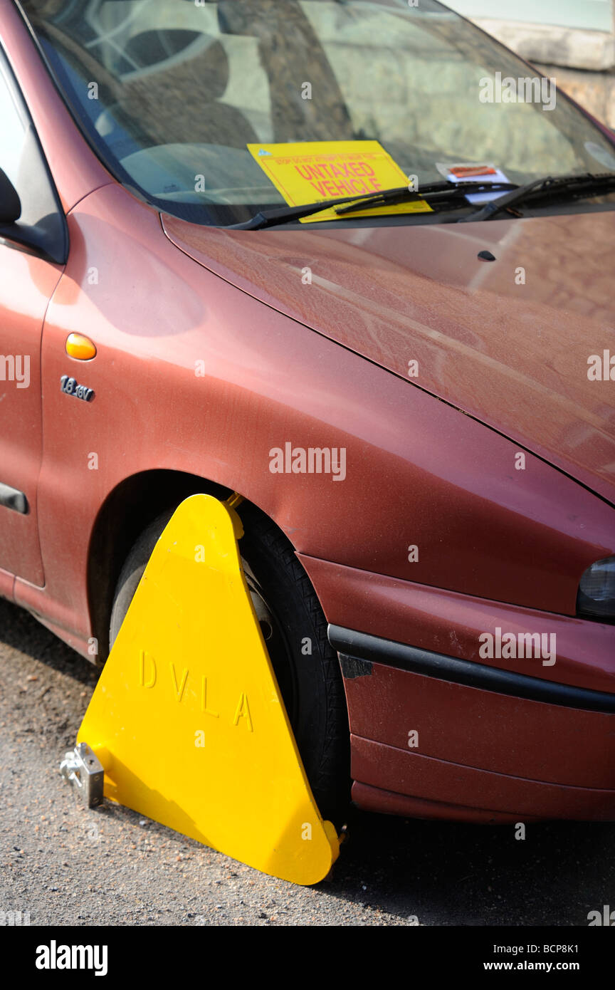 A CAR CLAMPED BY THE DVLA FOR BEING UNTAXED UK Stock Photo Alamy