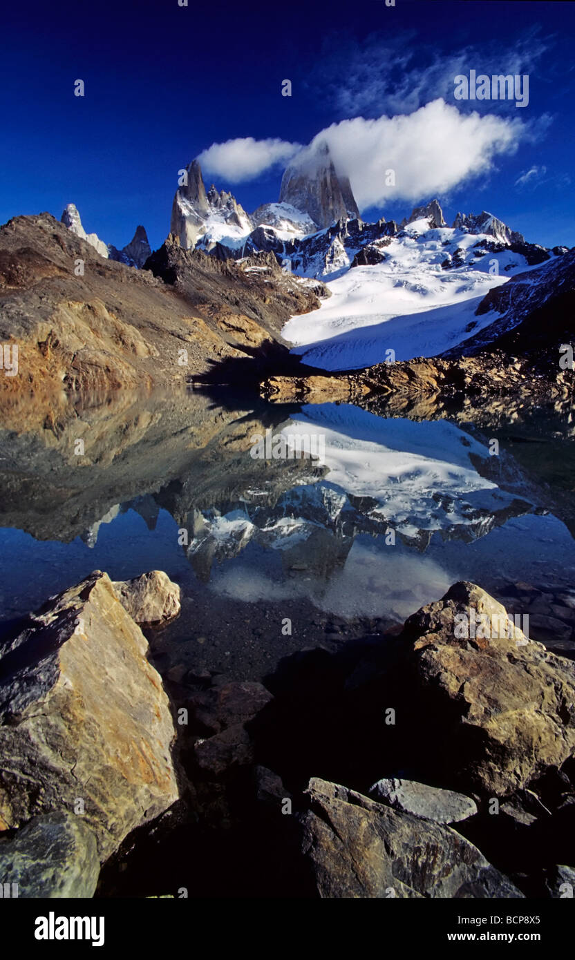 Spiegelung des Cerro Fitz Roy in der Laguna De Los Tres Los Glaciares NP patagonien Argentinien reflection patagonia argentinia Stock Photo