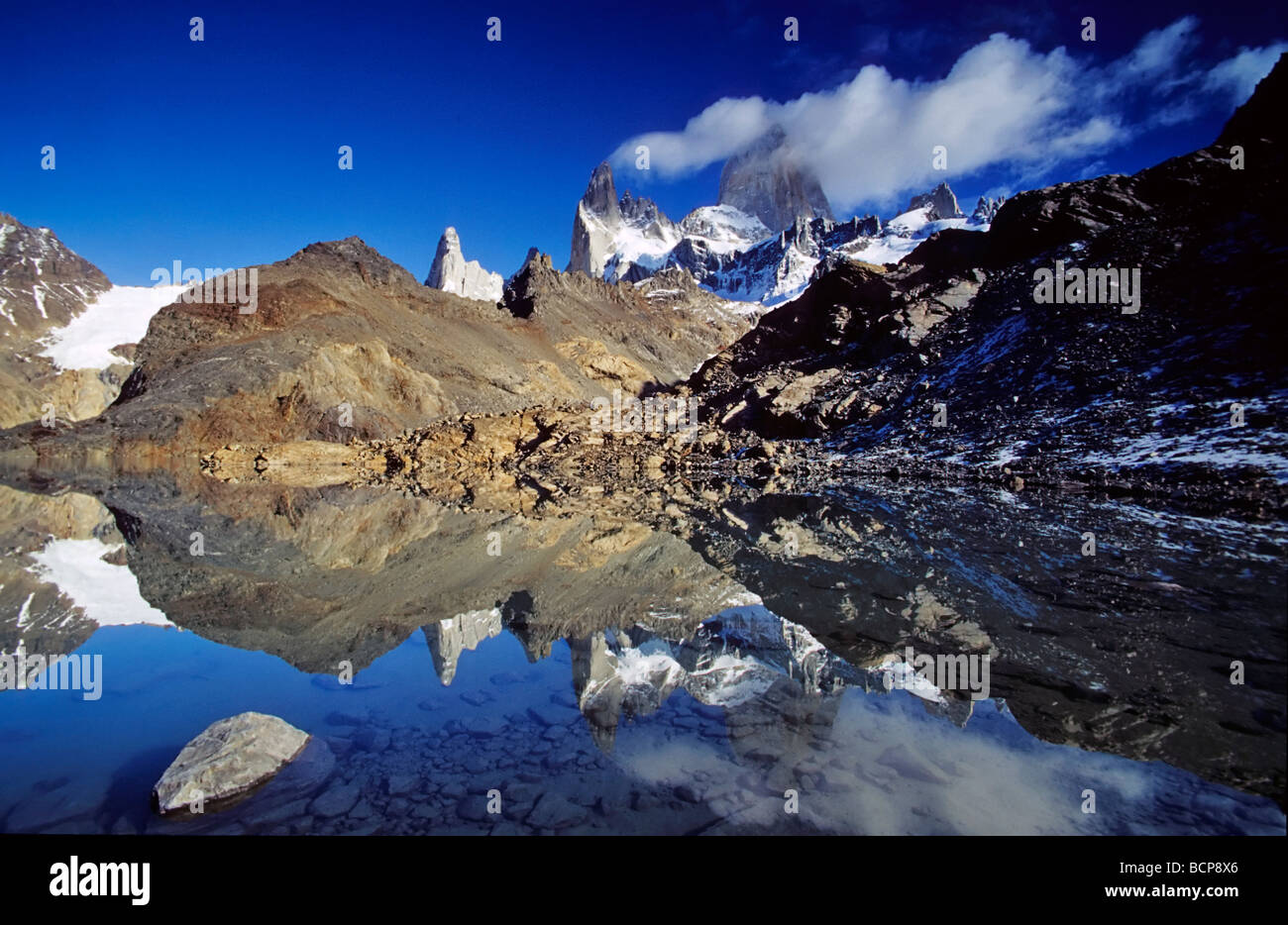 Spiegelung des Cerro Fitz Roy in der Laguna De Los Tres Los Glaciares NP patagonien Argentinien reflection patagonia argentinia Stock Photo