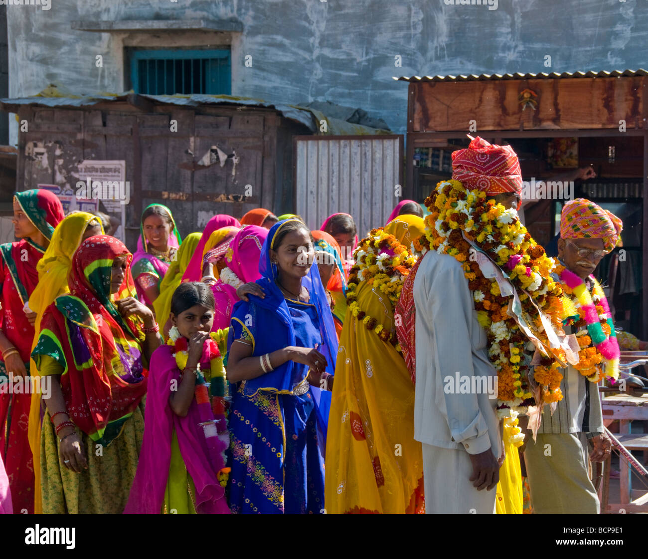 Indian Wedding Procession Bride And Groom Indian Women Dressed In