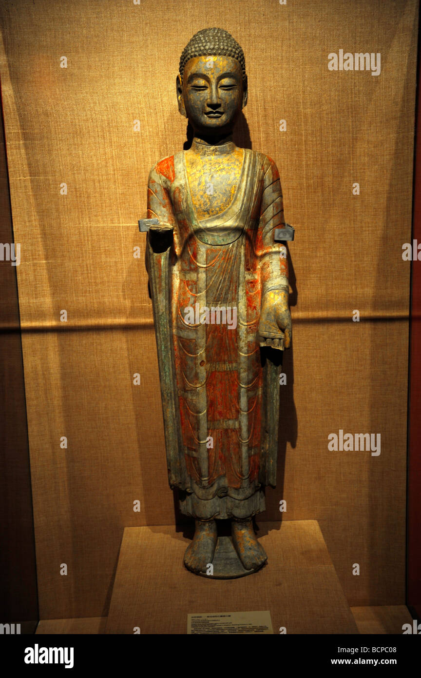 Exquisite gold gilded statue of Buddha from North Qi period, Capital Museum, Beijing, China Stock Photo