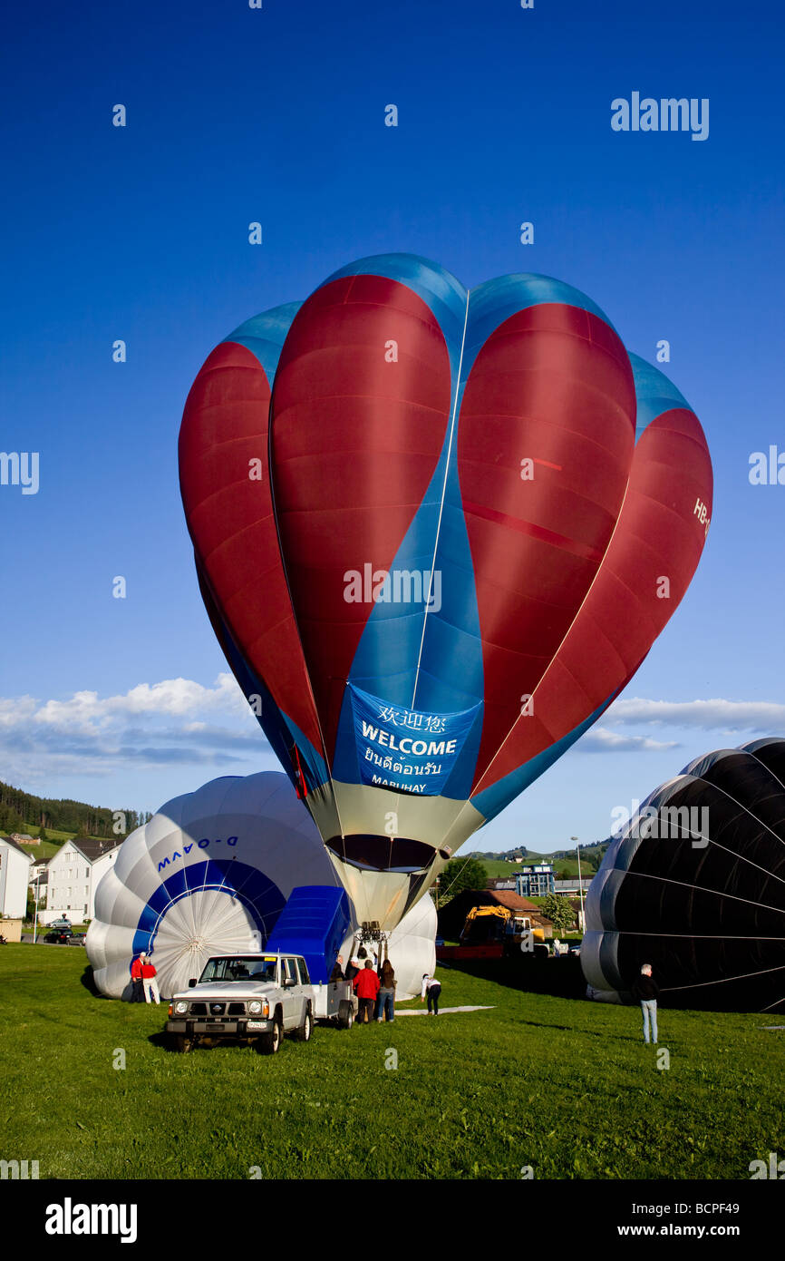 Trophy hot air balloon flying hi-res stock photography and images - Alamy
