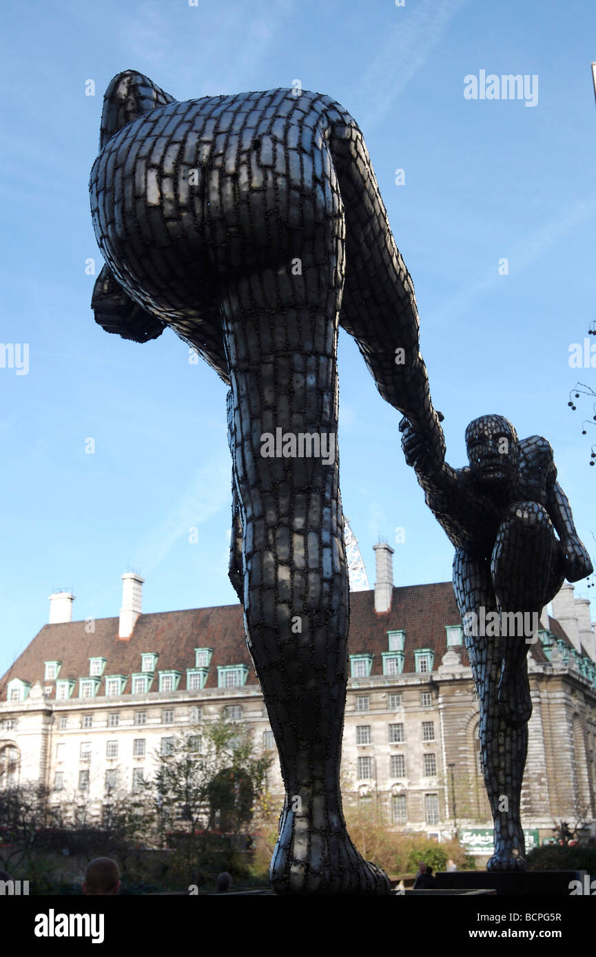 Statue St. Thomas' Hospital London Lambeth King's College London Statue Help Holding Hands Partnership Stock Photo