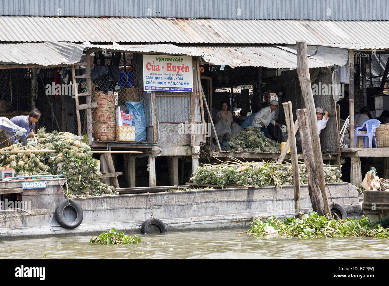 Shop in a floating village in the Mekong Delta, Vietnam Stock Photo - Alamy