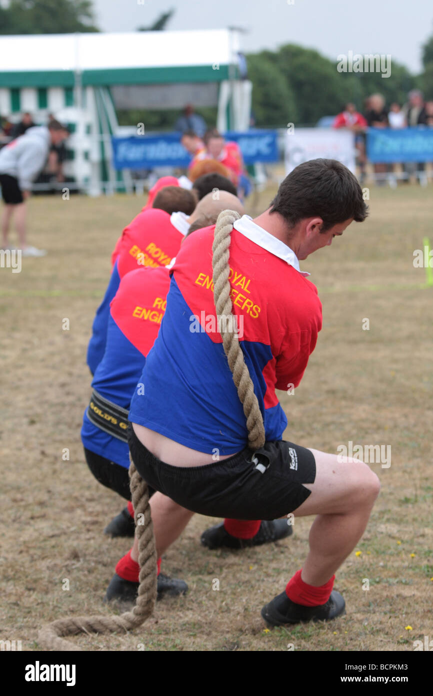 Army tug of war hires stock photography and images Alamy