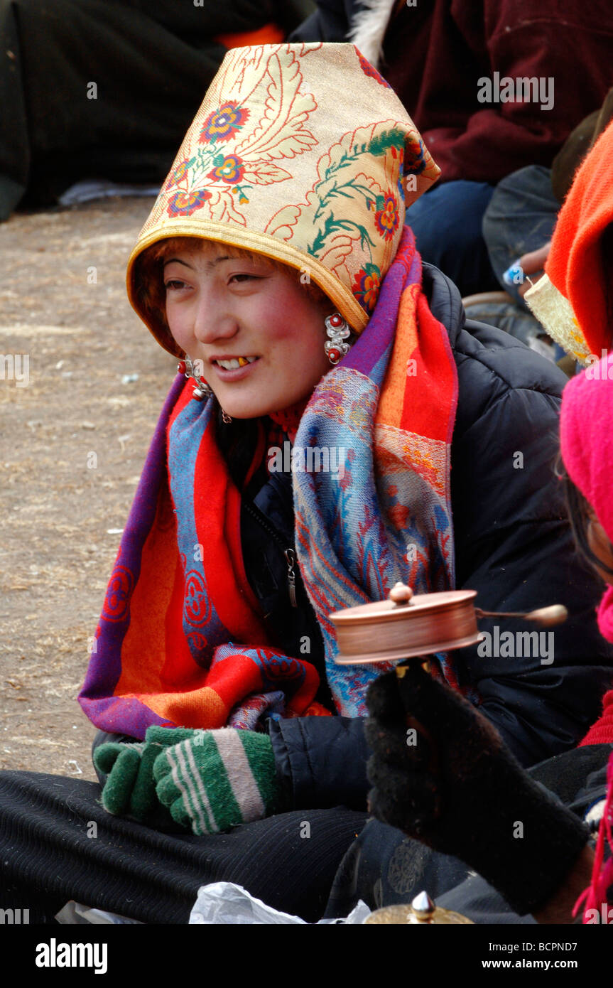 Tibetan woman with golden silk hat, Garz?? Tibetan Autonomous Prefecture