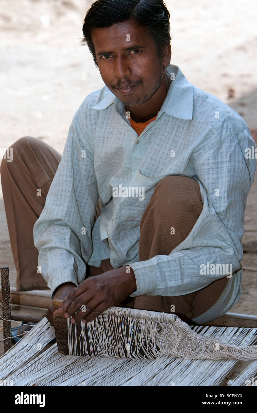 Man weaving carpet Jaipur Rajasthan India Stock Photo