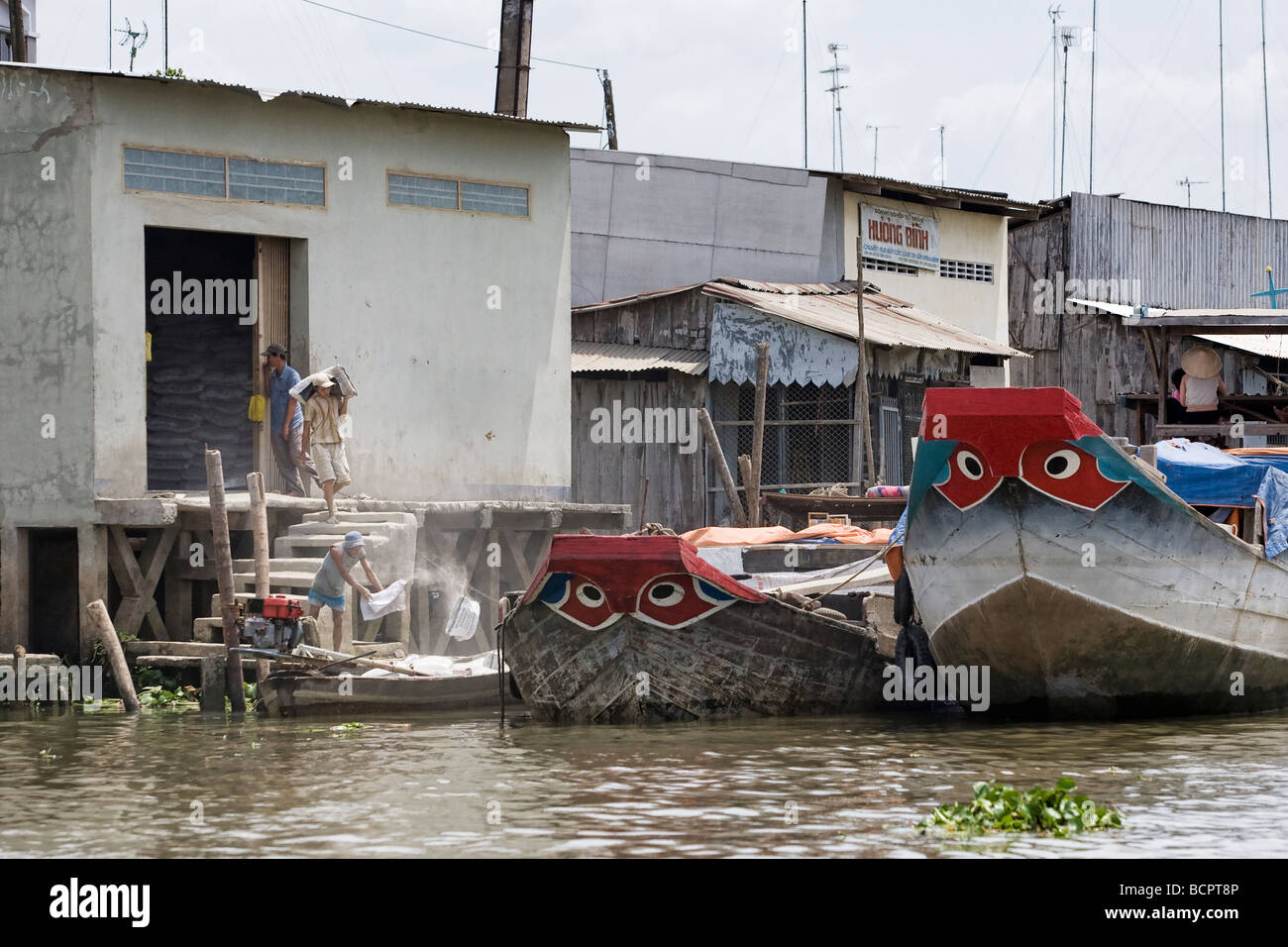Floating village in the Mekong Delta, Vietnam Stock Photo - Alamy