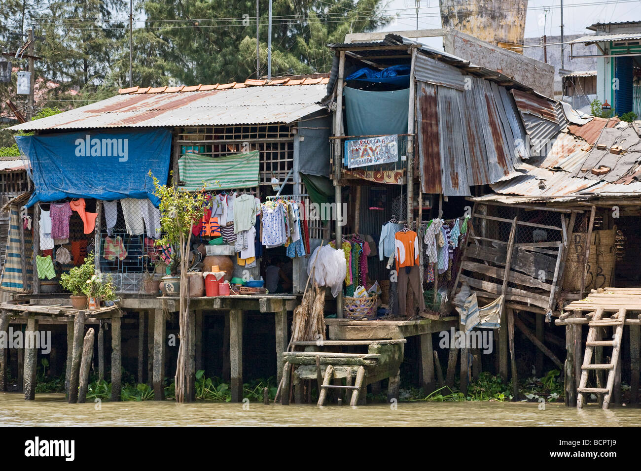 Floating village in the Mekong Delta, Vietnam Stock Photo - Alamy