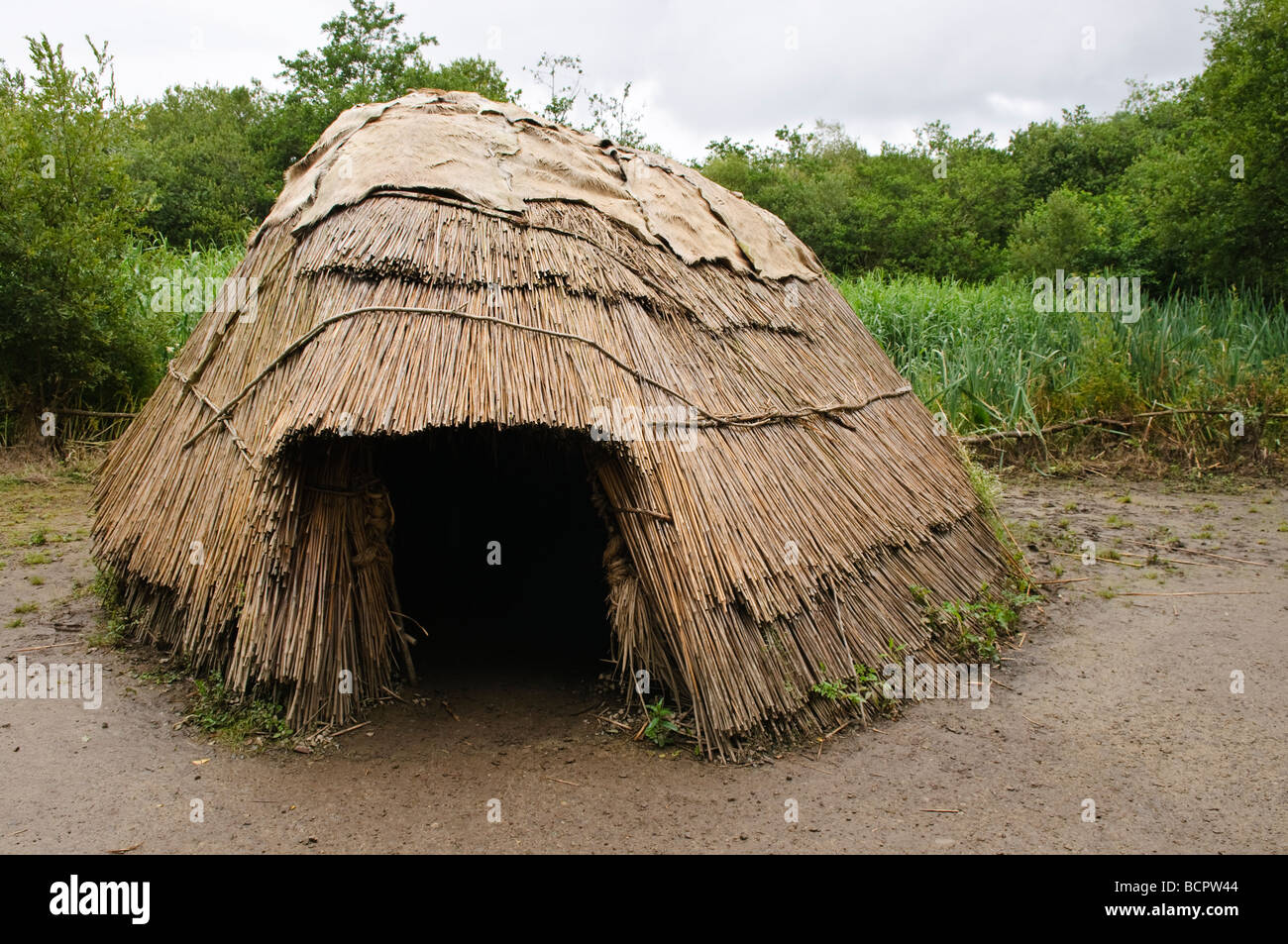 thatch-and-hide-covered-roof-on-a-stone-age-house-in-the-irish-stock