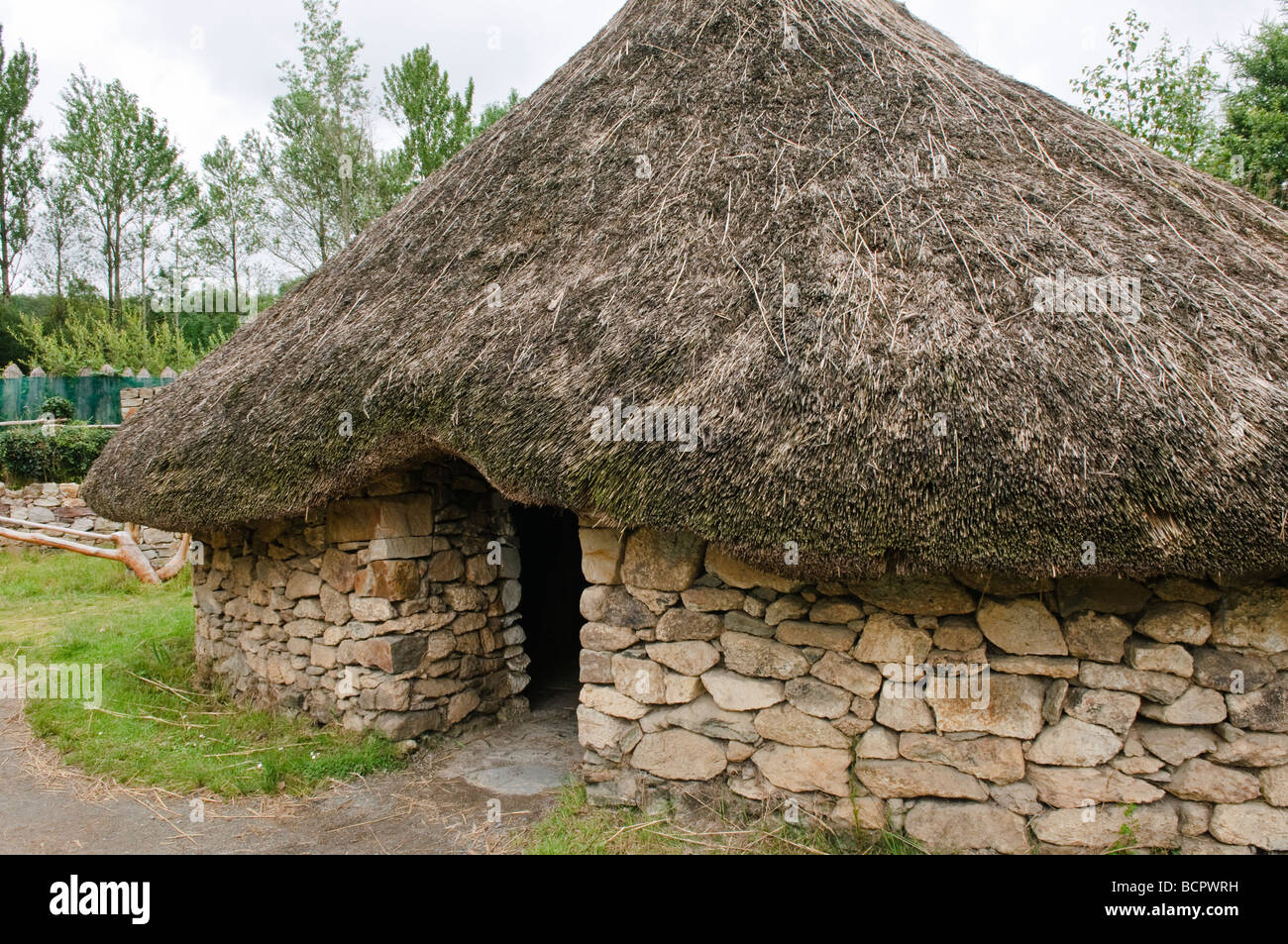 Thatched house at a monastic settlement, Irish National Heritage Park, County Wexford, Republic of Ireland Stock Photo