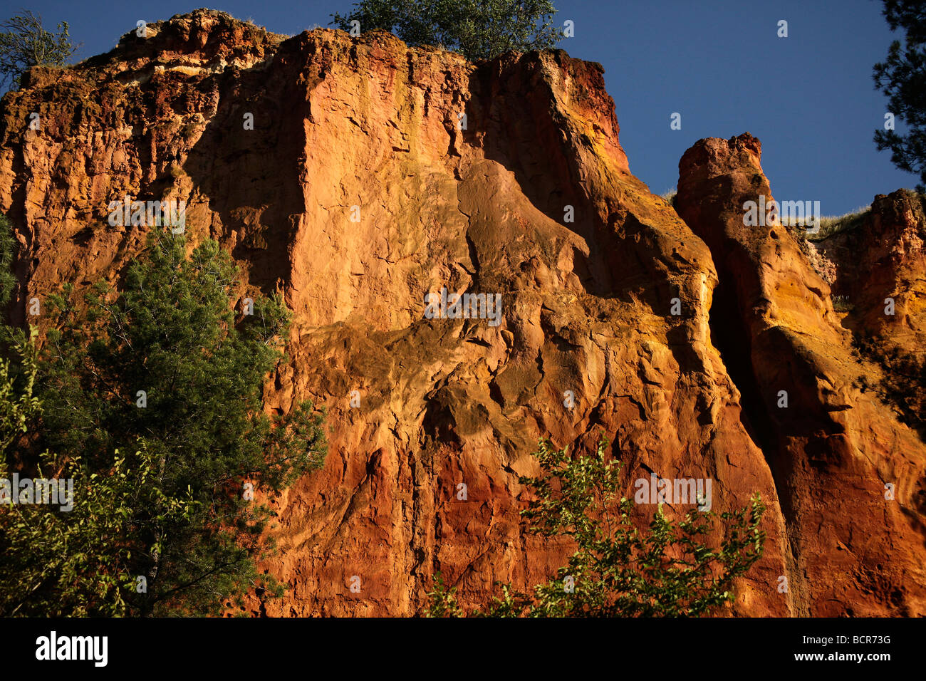 Orche Rocks Image Colourful landscape in southern France: Le Sentier des Ocres, French ...