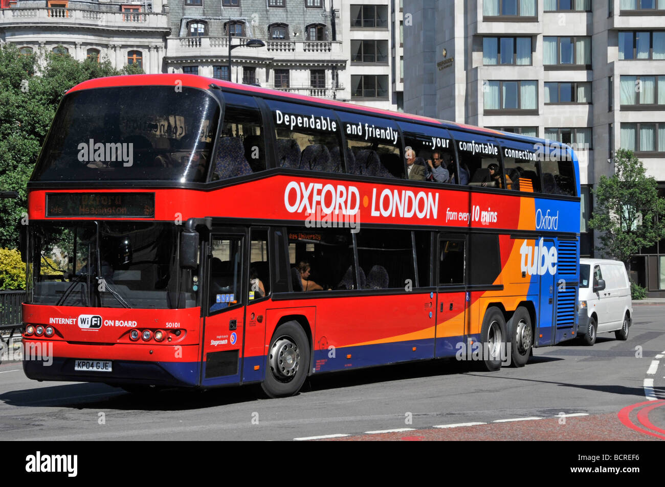 Stagecoach bus companies Oxford to London express tube service with WiFi signal