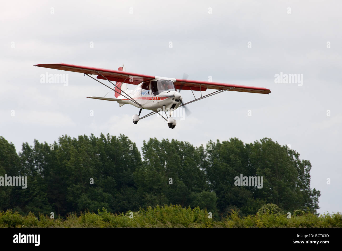 Ikarus C42 FB UK G-IKUS on final approach to land at Wickenby Airfield Stock Photo