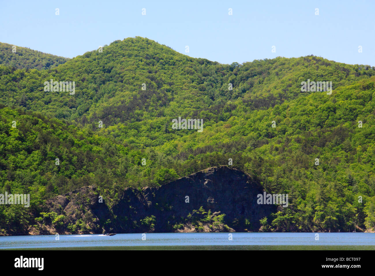 Boat on Lake Moomaw Covington Virginia Stock Photo Alamy