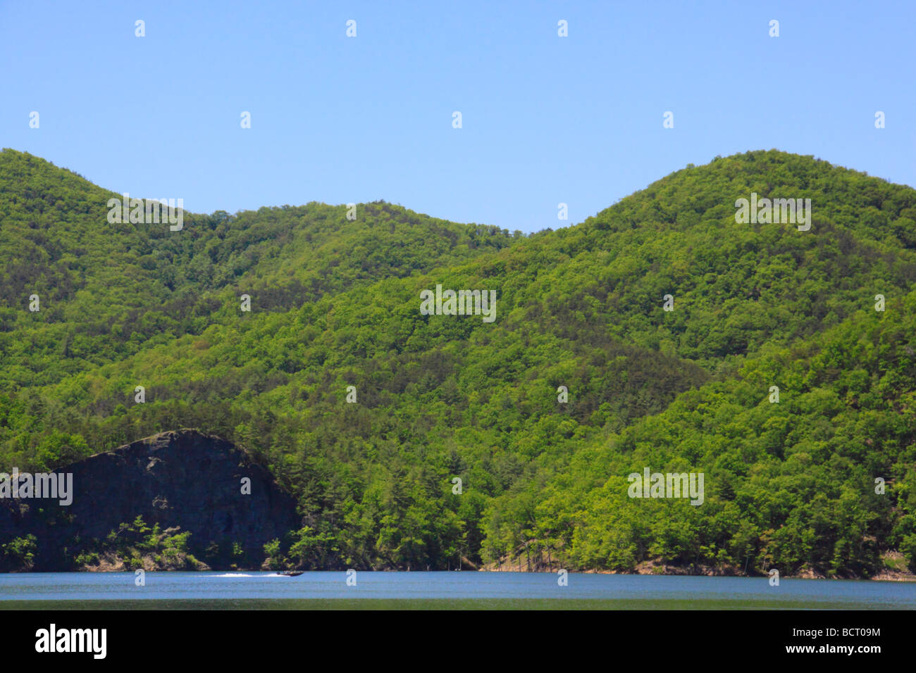 Boat on Lake Moomaw Covington Virginia Stock Photo Alamy