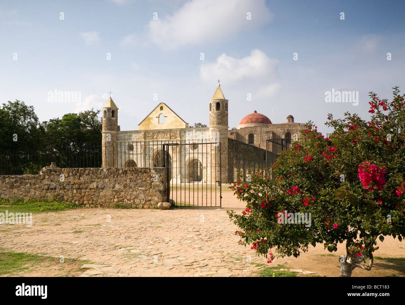 Cuilapan Ex convent, Oaxaca, Mexico: a Dominican Convent built in 1555,  located in the village of Cuilapan, Oaxaca State Stock Photo