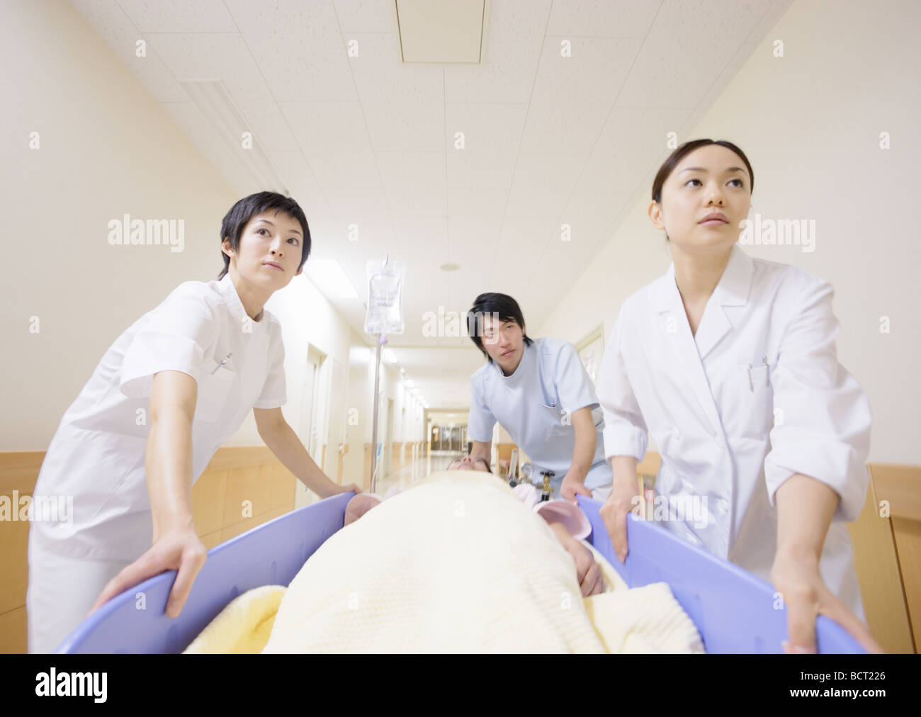 Black doctor nurse patient hi-res stock photography and images - Alamy