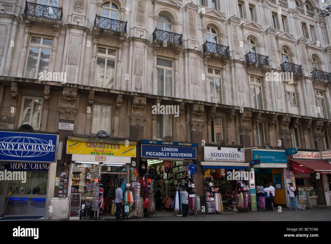 Row shops exterior hires stock photography and images Alamy