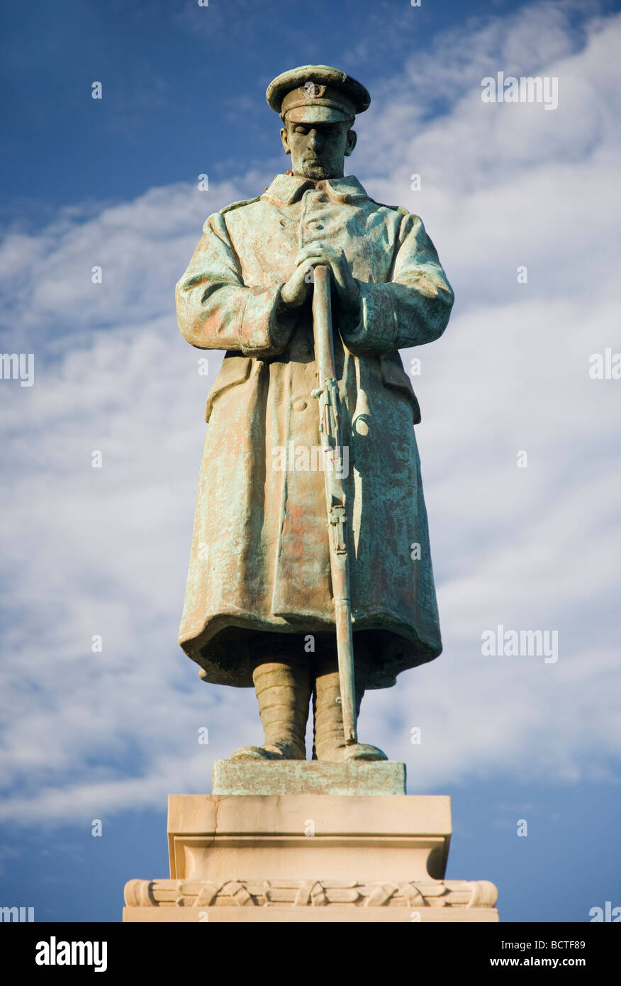 Bronze figure sculpture of ww1 world war one 1 soldier, on top of Cenotaph War memorial at Batley Memorial Park, West Yorkshire Stock Photo