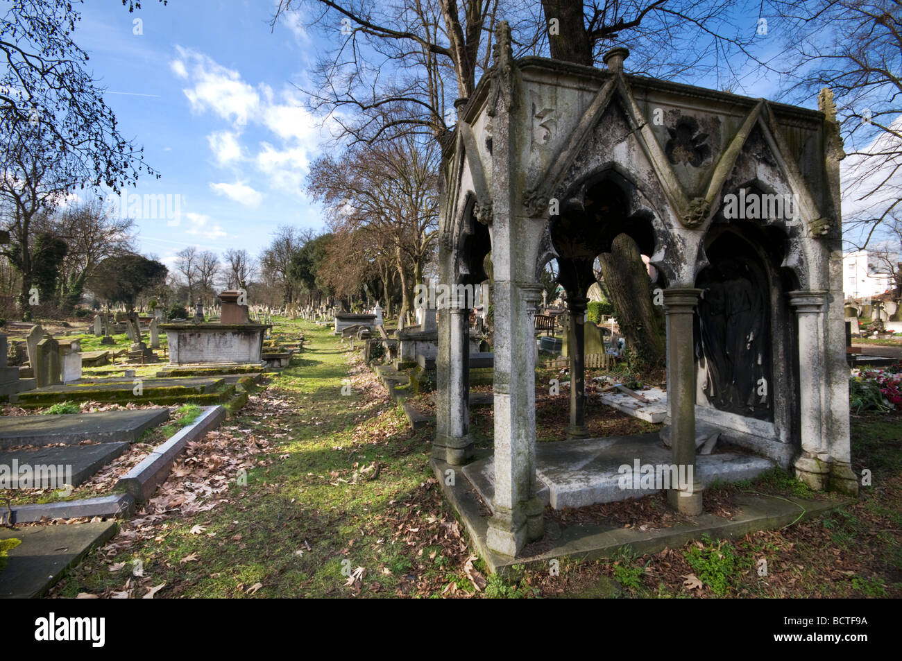 Kensal green catacomb hi-res stock photography and images - Alamy