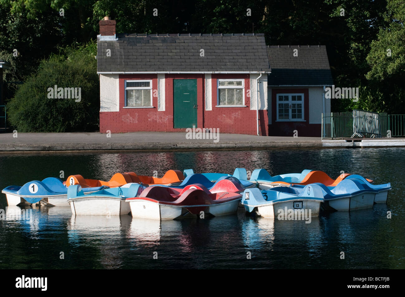 Paddle boats hi-res stock photography and images - Alamy