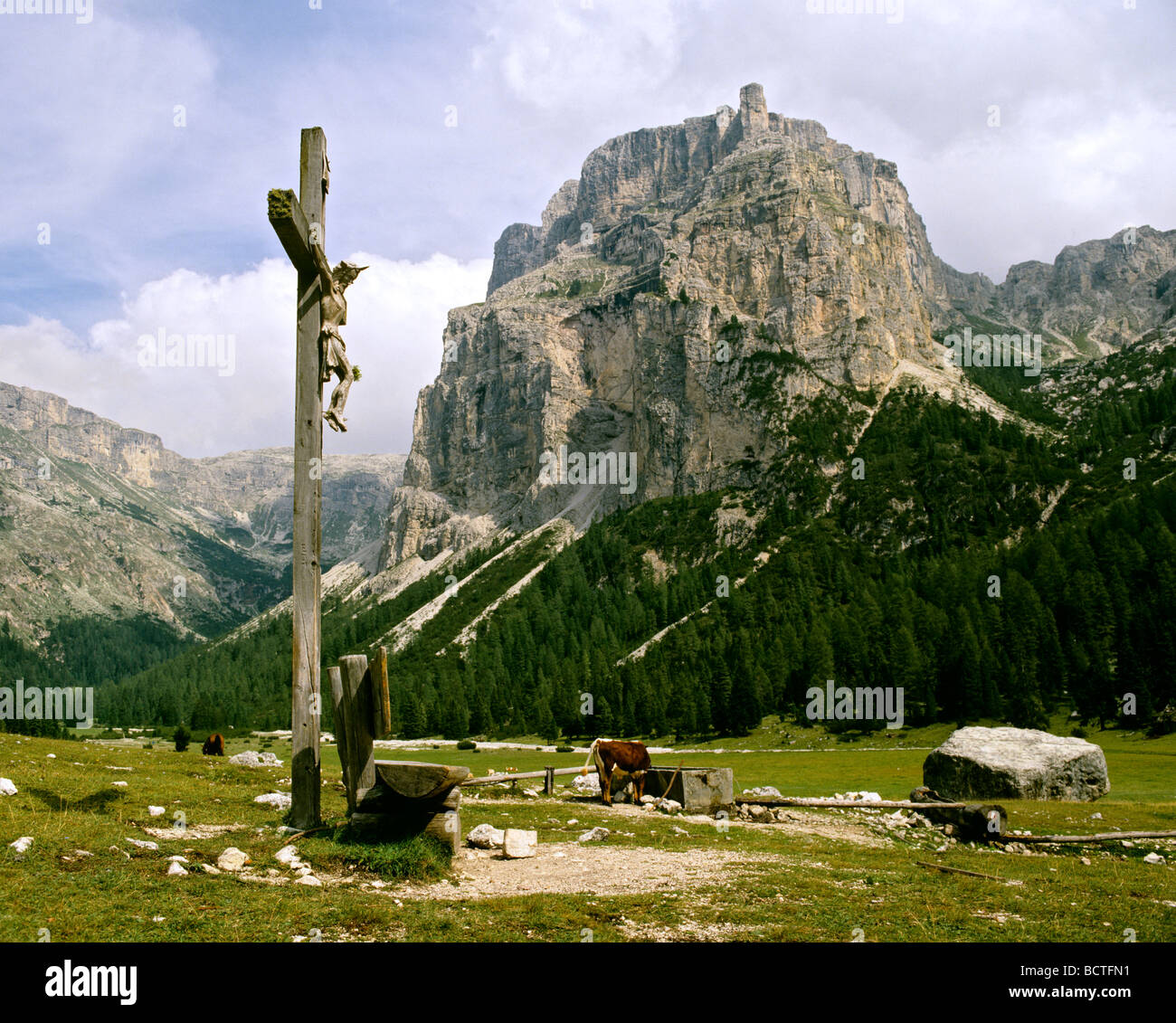 Field cross, crucifix, in the Langental valley near Wolkenstein, Geisler, South Tyrol, Italy, Europe Stock Photo