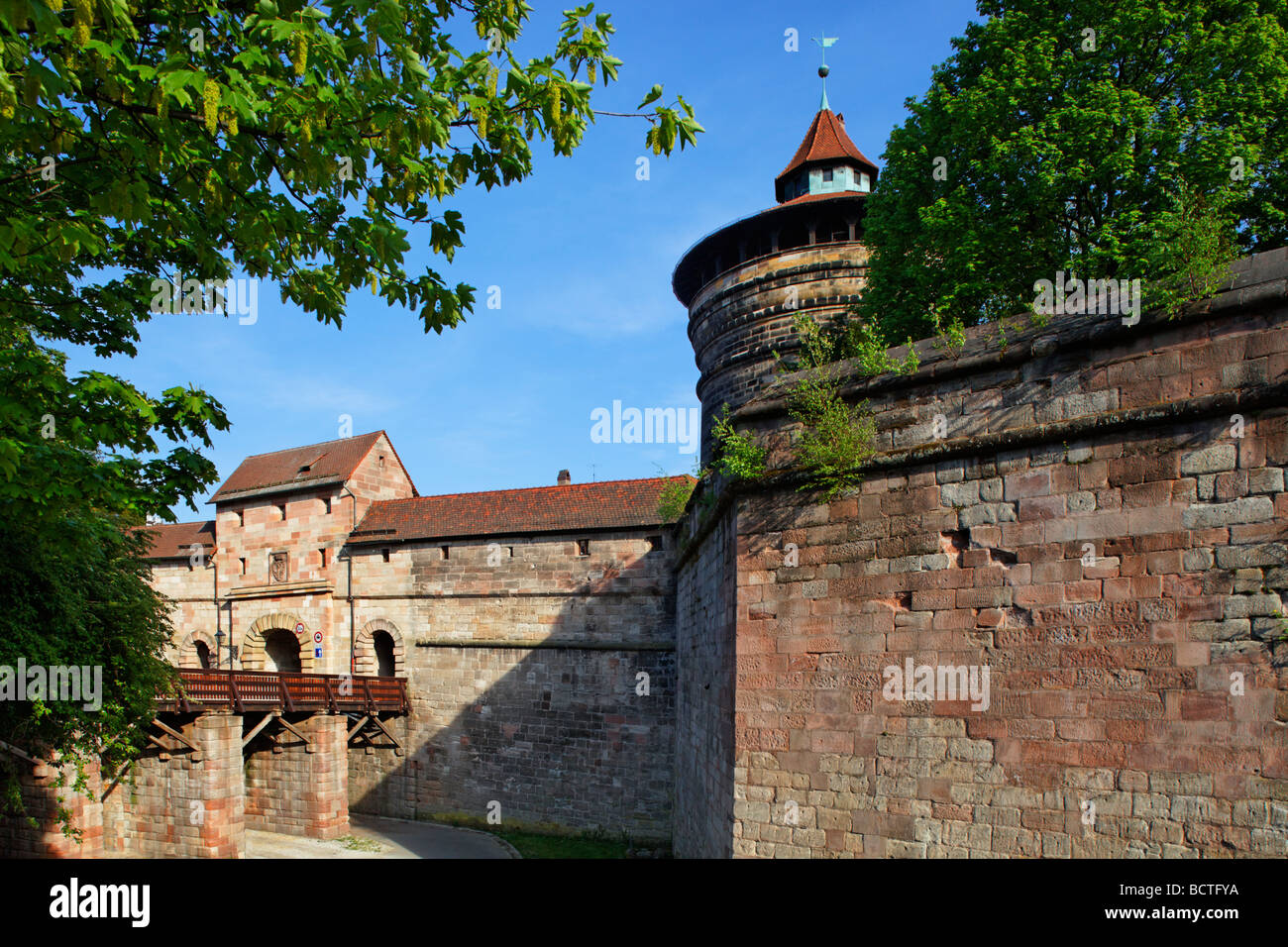 Neutorzwinger bailey, castle moat, bridge, city gate, fortified tower, city wall, bridge, old town, Nuremberg, Middle Frankonia Stock Photo