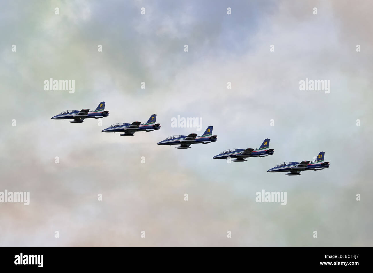 1 X AERMACCHI MB-339 FREECE DE TRICOLORI PHOTOGRAPH 2