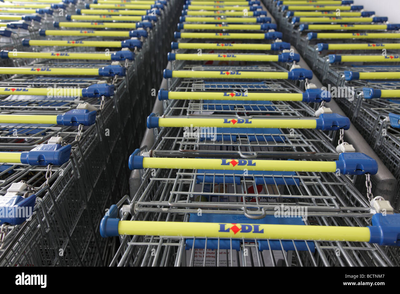 Lidl supermarket shopping cart trolley hires stock photography and